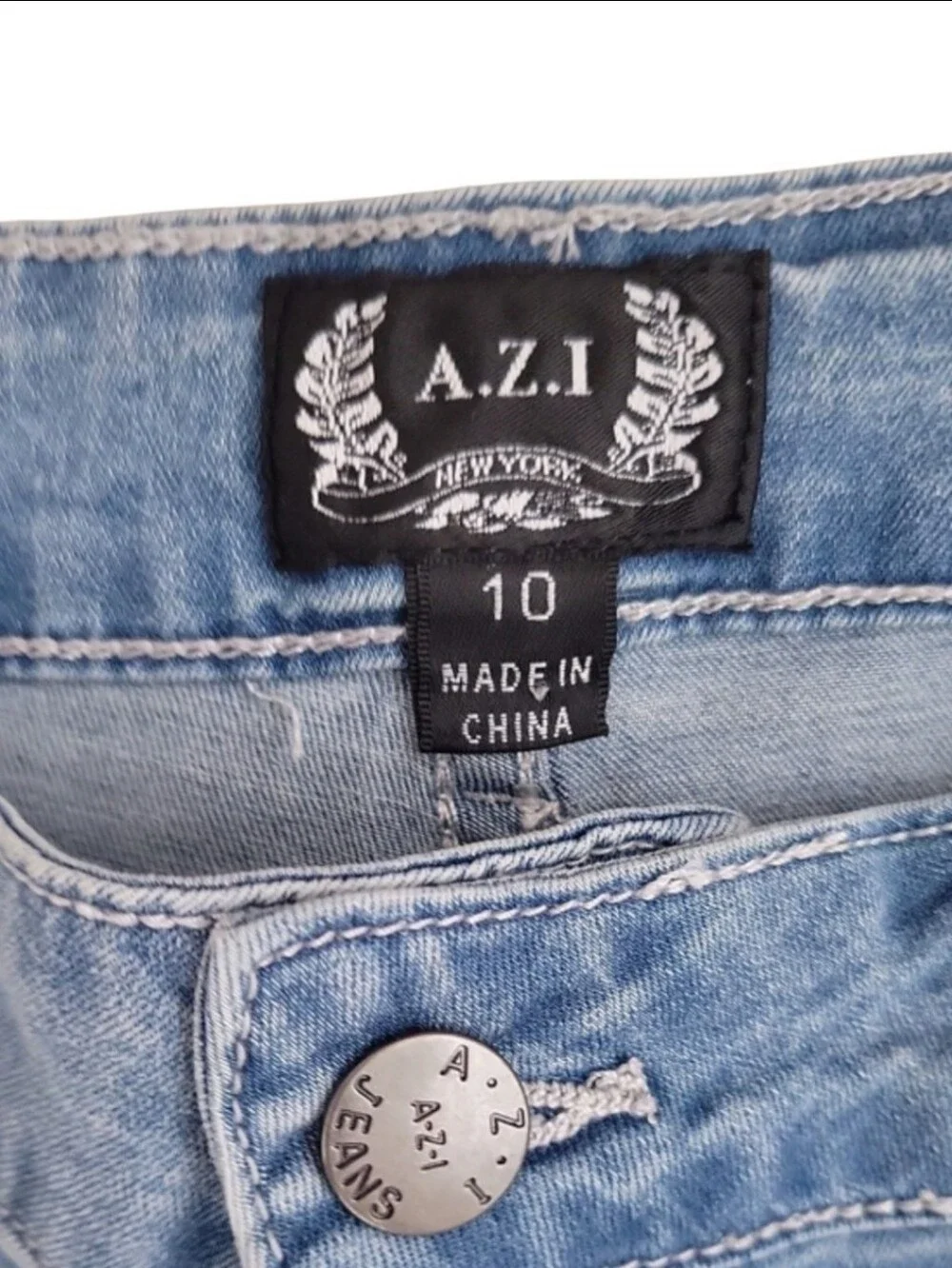 A.Z.I. Embroidered Light Blue Wide-Leg Lightweight Jeans Size 10